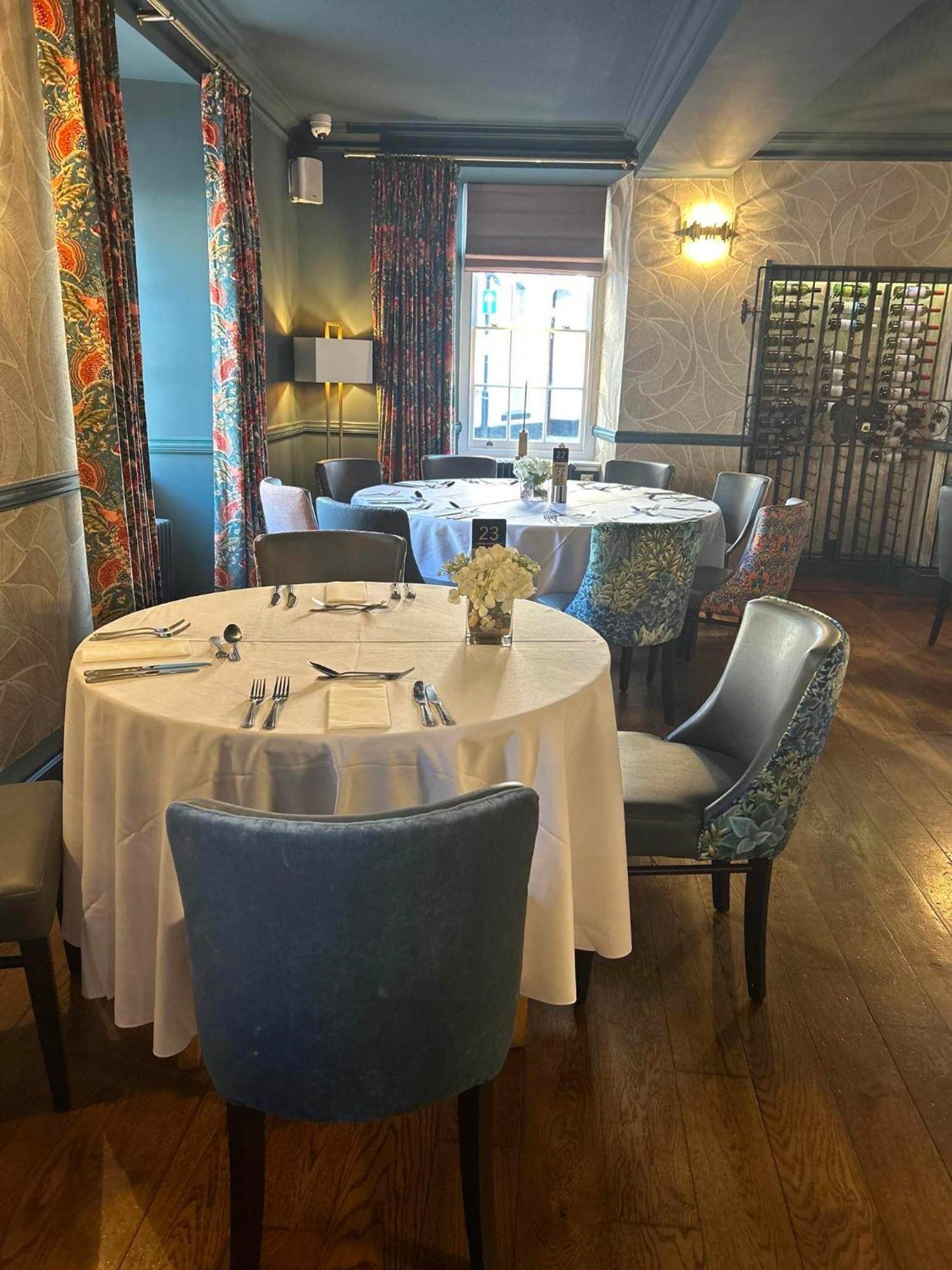 אסק Three Salmons Hotel מראה חיצוני תמונה